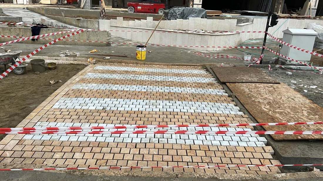 Desenli küp taş yaya geçidi uygulaması