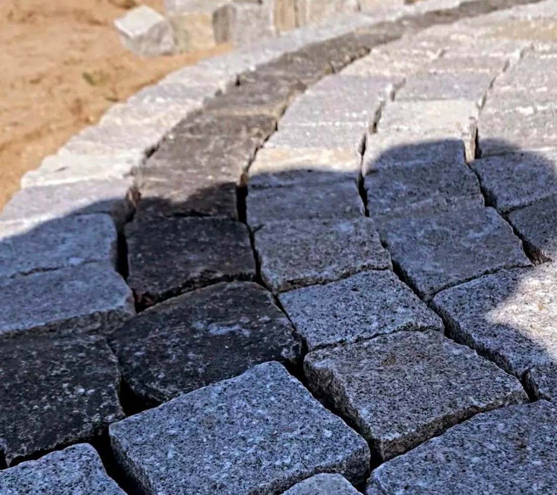 Doğal granit küp taş detayı